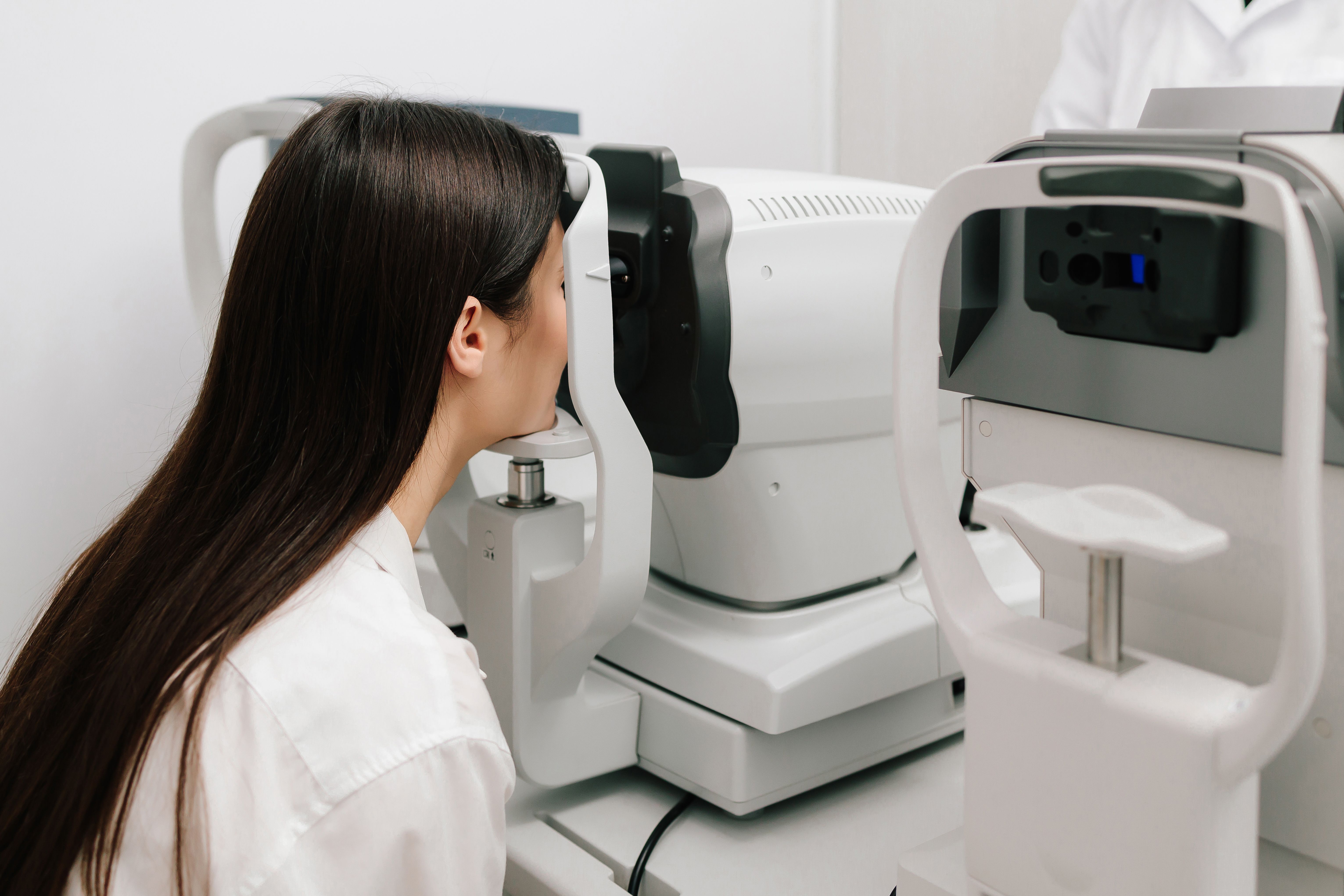 autorefractor measures refractive errors helping determine prescriptions glasses contact lenses with high accuracy efficiency eye exam with modern autorefractor oct machines