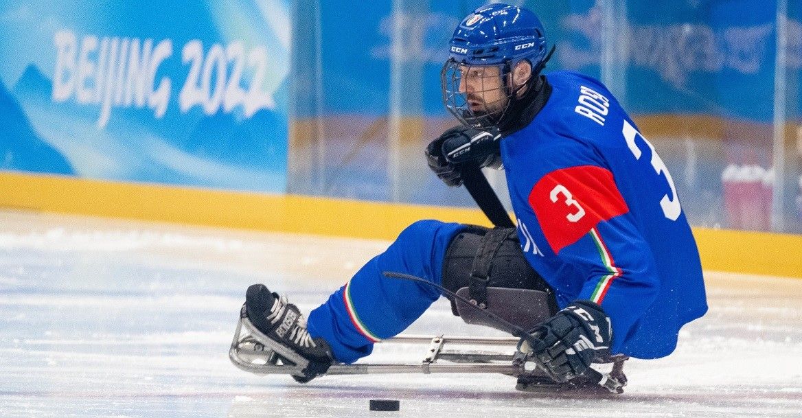 Para ice hockey: cos’è e perché è uno degli sport paralimpici più spettacolari. Intervista a Gianluigi Rosa, capitano della Nazionale italiana